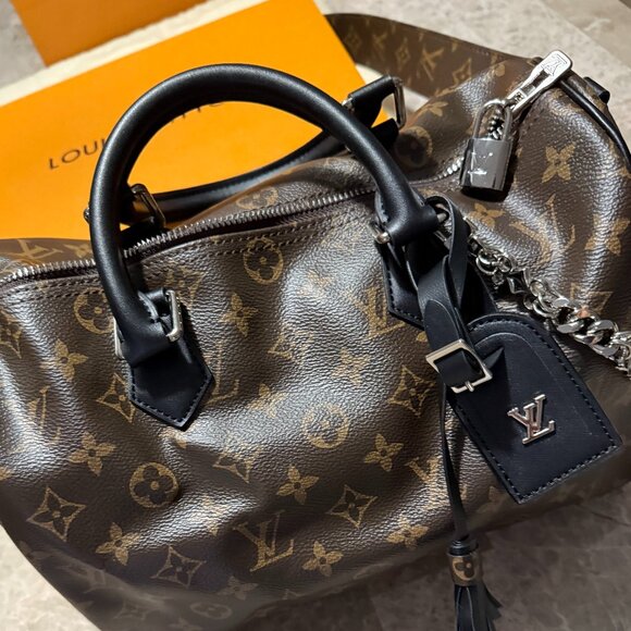 STUNNING Fashion Satchel with 2 straps (1 Reversible)-Crossbody-Dual Wear-LV BAG - Picture 3 of 9